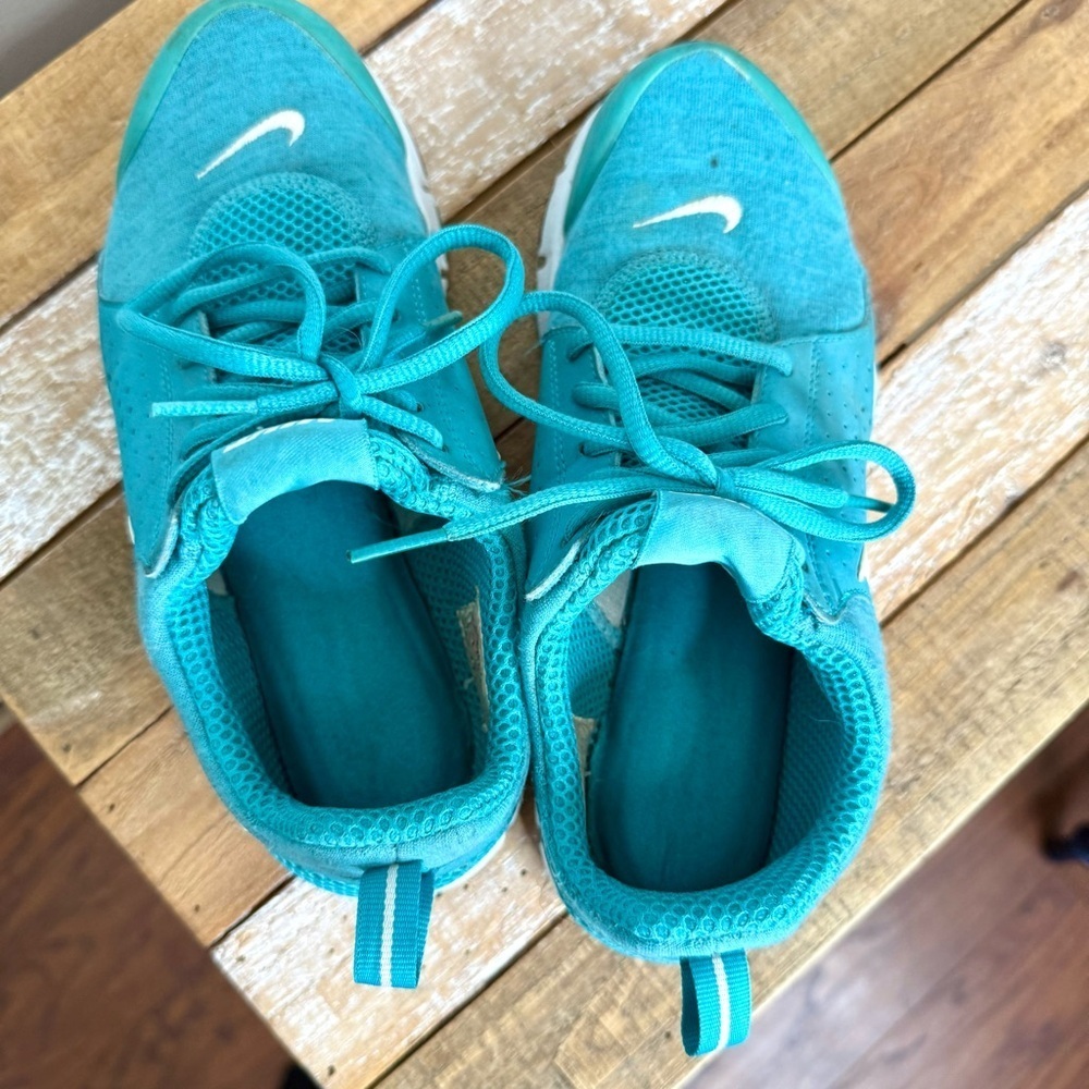 Nike Turquoise Running Shoes with White Swoosh Size 6 Women’s - Picture 12 of 16